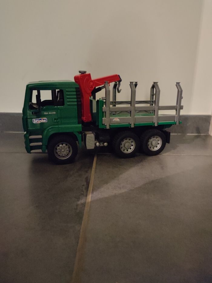 Camion Bruder