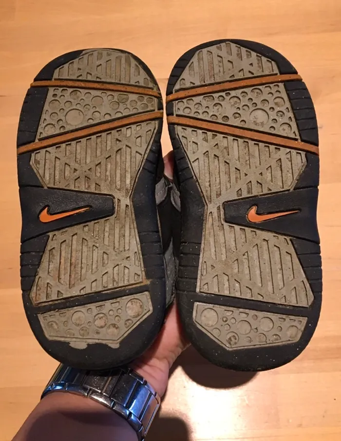 Baskets Nike pointure 25 - photo numéro 4