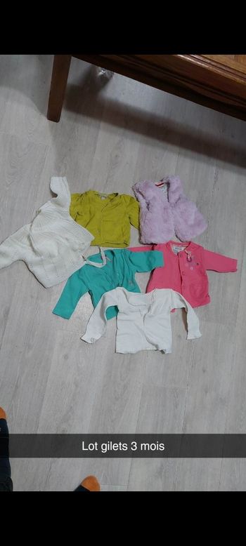 Lots gilet/brassière 3mois
