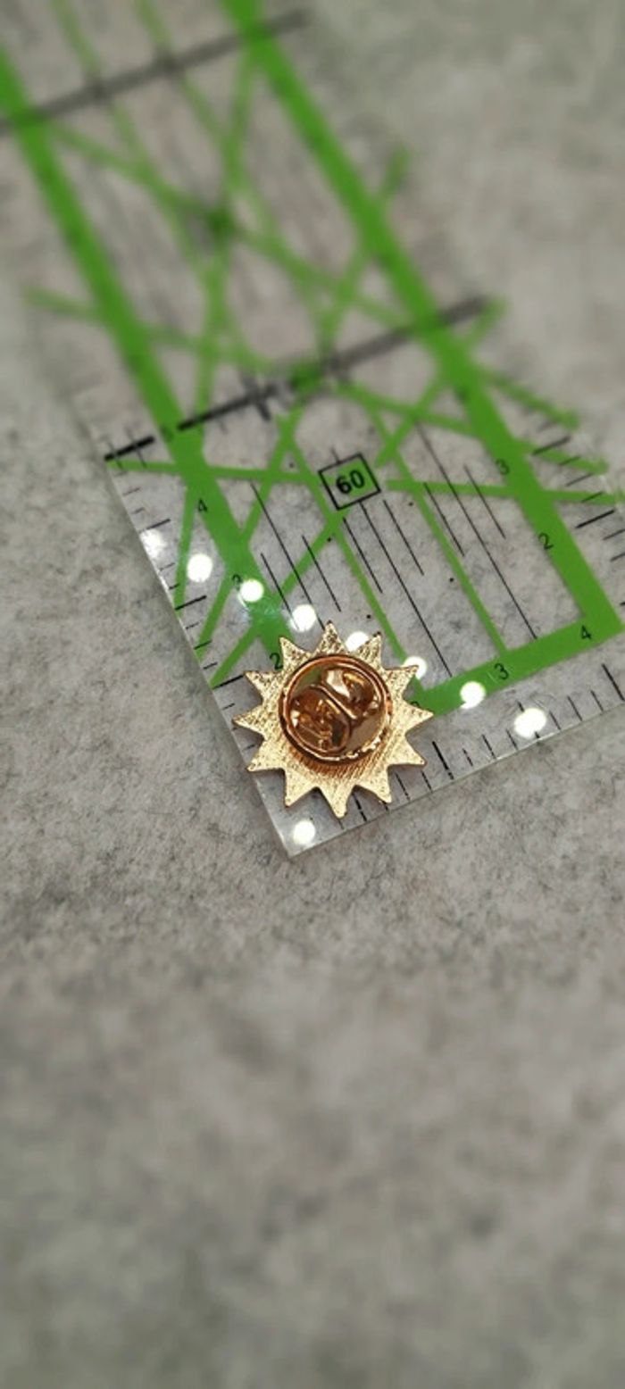 🍄 pin's soleil - photo numéro 3