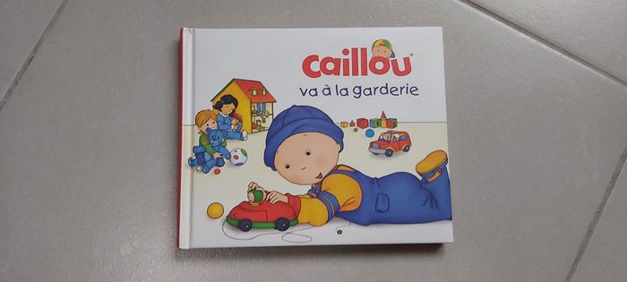 Caillou va à la garderie