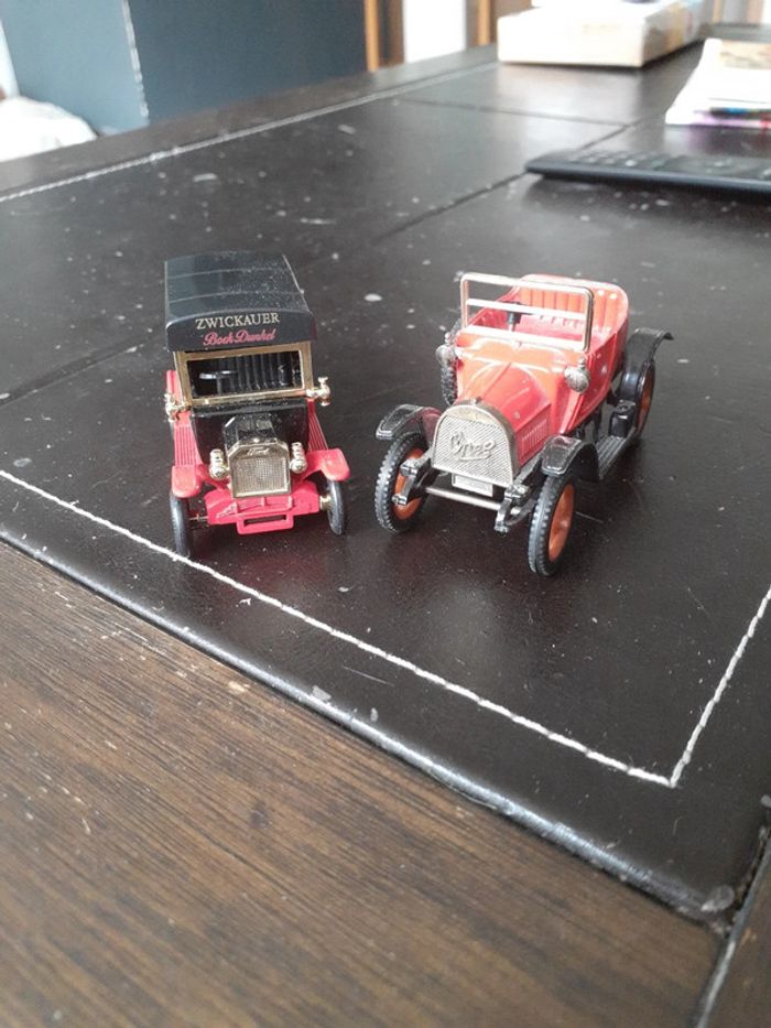 Lot de 2 véhicules de collection