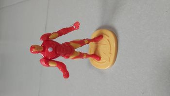 Figurine Iron Man des Avengers sur socle