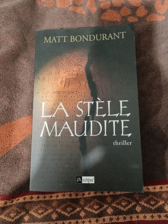 Roman la stèle Maudite