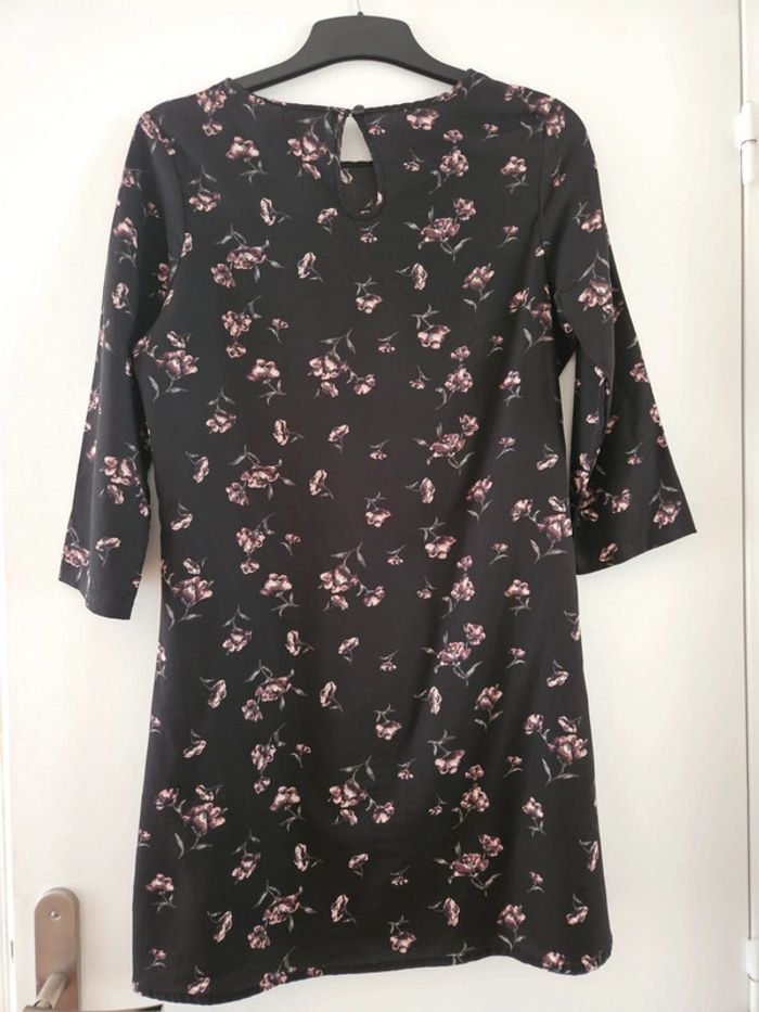 Robe fluide noire à fleurs - photo numéro 2