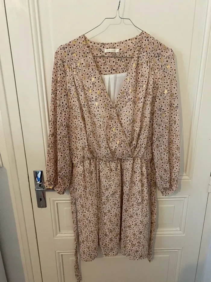 Robe à fleurs rose et dorée - photo numéro 5