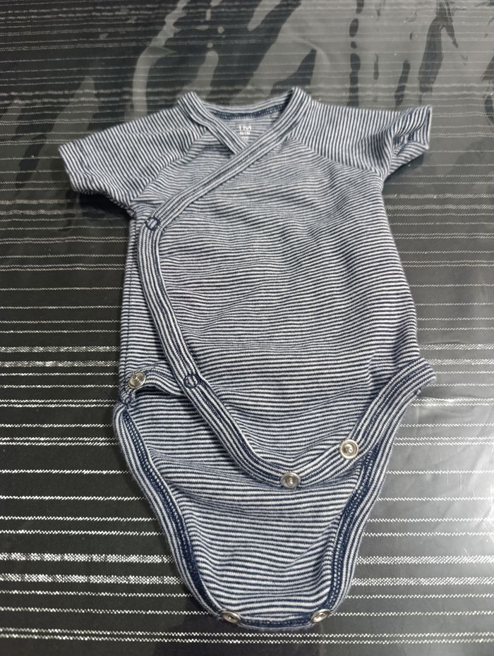 Lot de 2 bodys manches courtes 1 mois - photo numéro 3