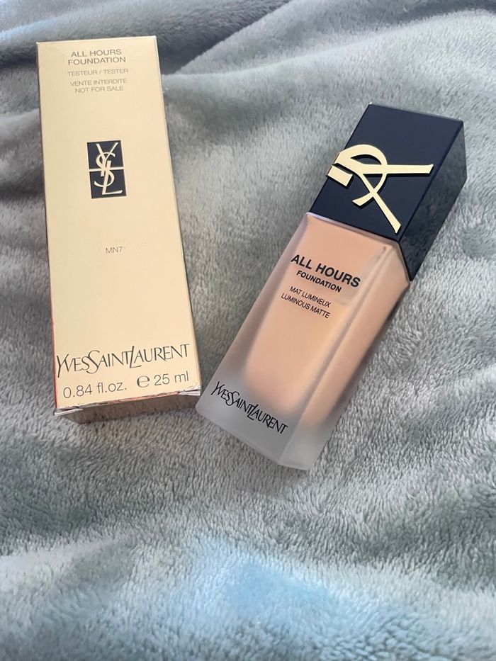 Fond de teint Yves Saint Laurent All Hours Foundation, teinte MN7