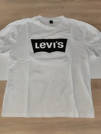 T-shirt Levis