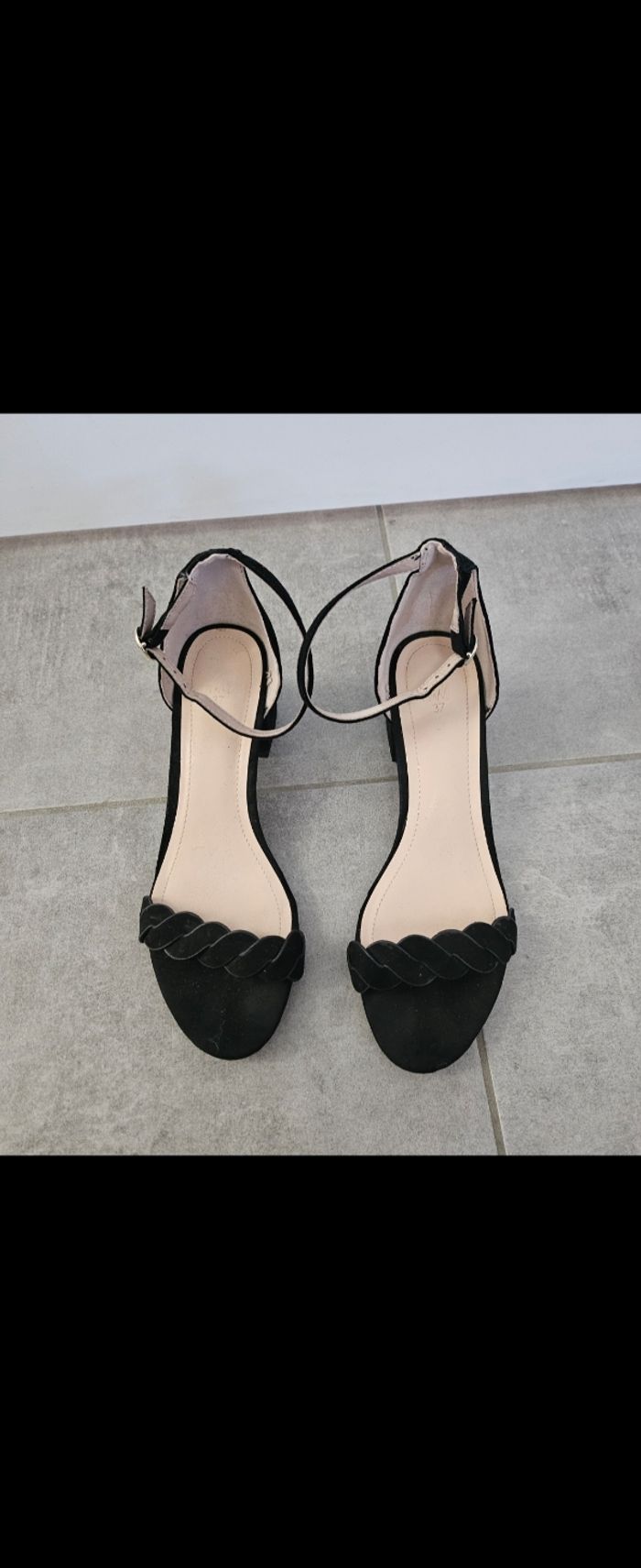 Sandales à talons noires - photo numéro 2