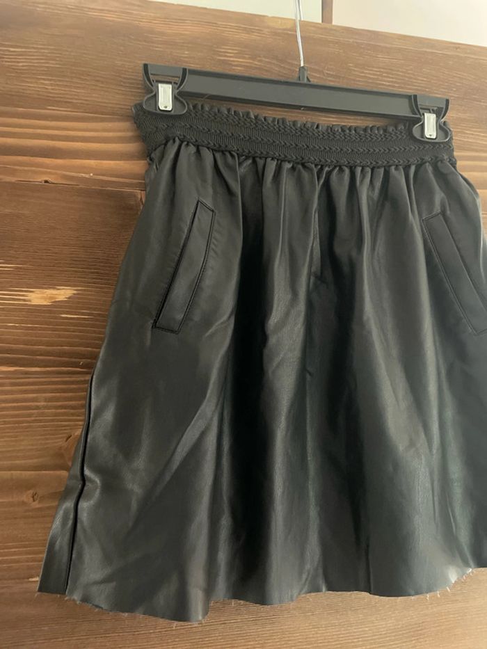 Jupe simili cuir noire - photo numéro 2
