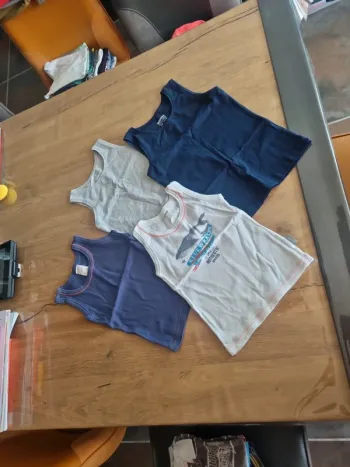 Lot 4 t-shirt sans manche