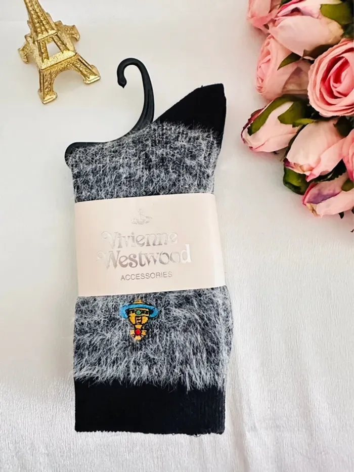 🧦 Chaussettes Vivienne Westwood noires effet duveteux – Logo brodé – Made in Japan