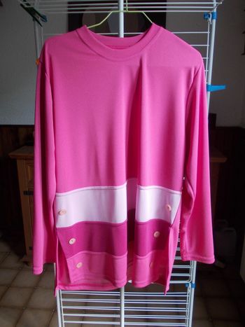 Joli pull long léger femme rayé 3 tons de rose + boutons M excellent état