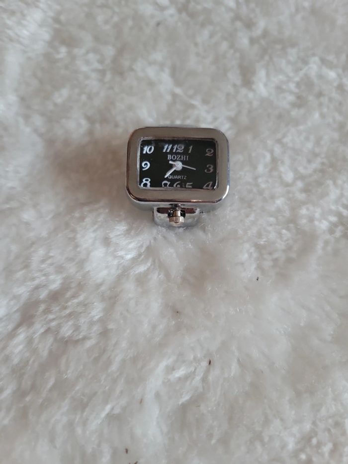 Bague montre silver rectangulaire fond noir - photo numéro 3