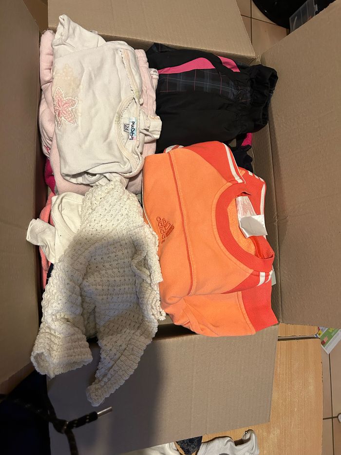 Lot de  14 vêtement taille 2 ans