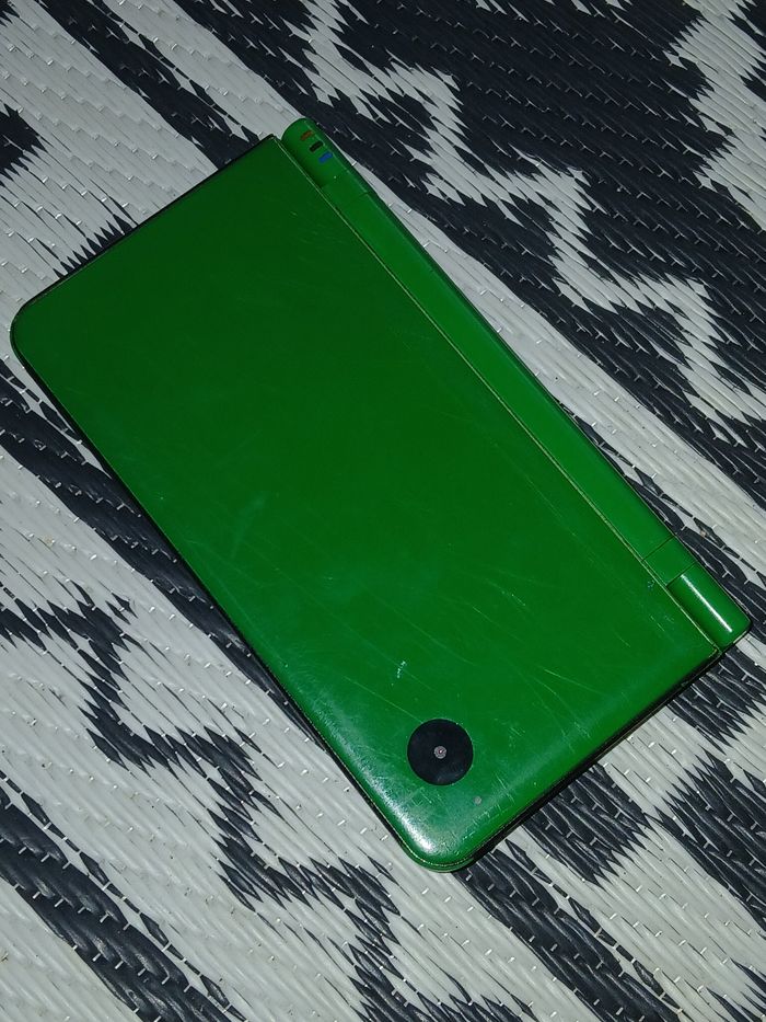 Nintendo dsi XL - photo numéro 2