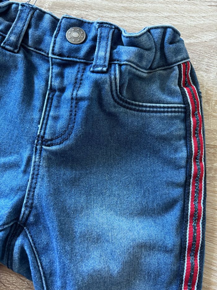 Jean rayures rouge bleu GEMO t.12m - photo numéro 2