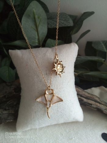 Collier raie en nacre blanche naturelle et soleil