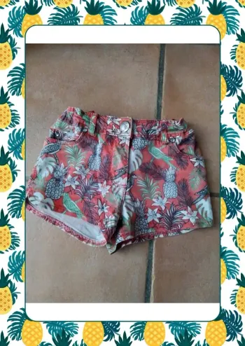 Short en jeans à motif