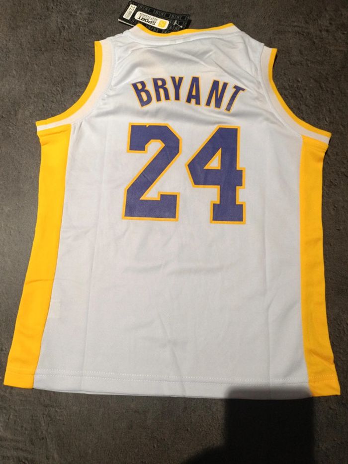 Tenue NBA Los Angeles Lakers Kobe Bryant blanc. T.22 - photo numéro 2