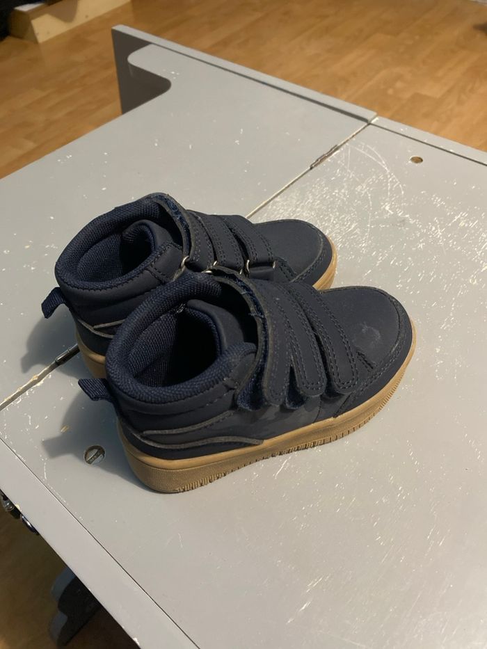 Chaussure taille haute bleu marine (taille 23)