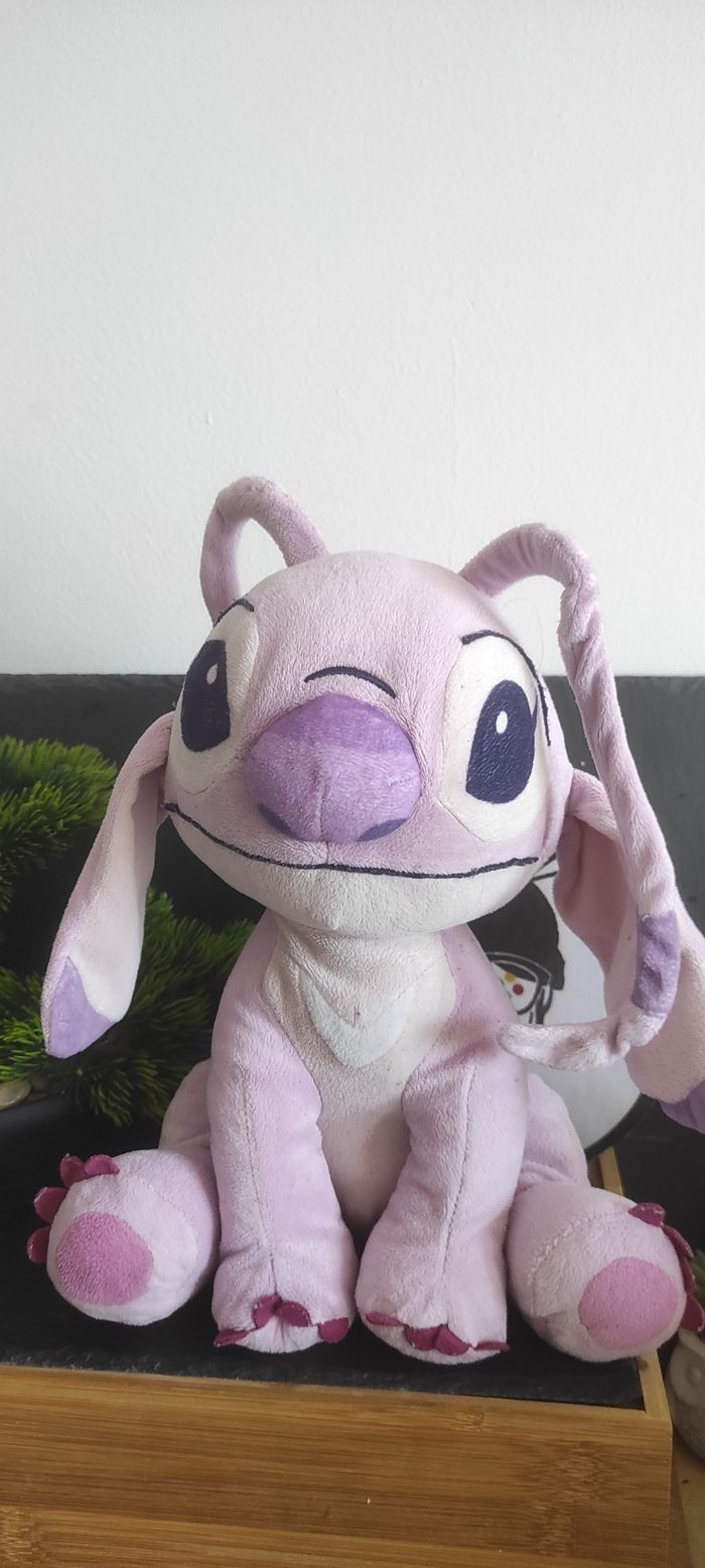 Peluche Angel Disney Nicotoy Lilo et Stitch rose violet nicotoy Assis Blanc