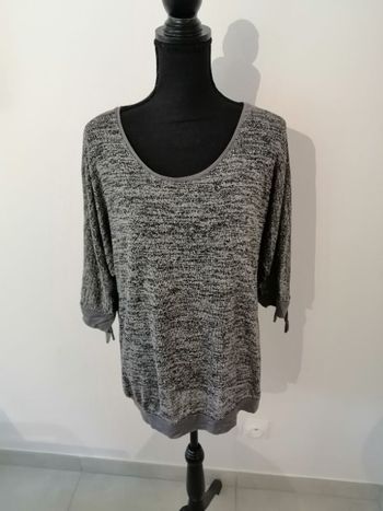 Joli haut gris pailleté taille 4