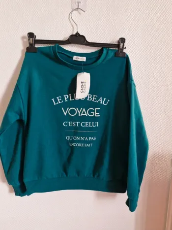 Sweat Cache Cache S neuf valeur 30€