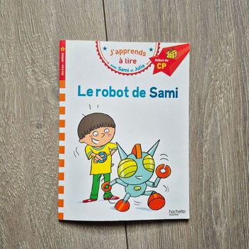 Livre " J'apprends à lire "  Le robot de Sami. Début Cp. Edition hachette