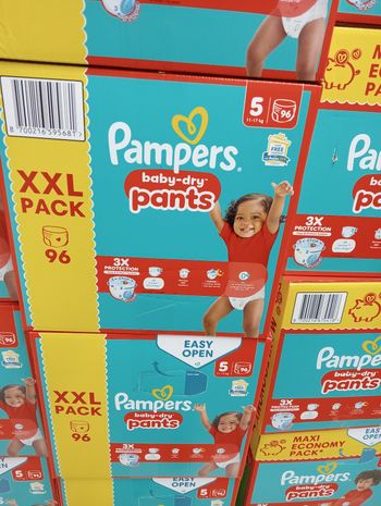 Deux cartons de couches Pampers pants taille 5
