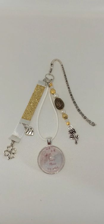Cadeau mamie, bijoux de sac ou marque page " mamie trop géniale "