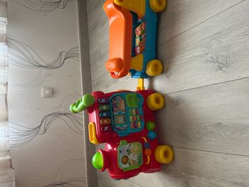 Vends locomotive et1vagon avec des cubes