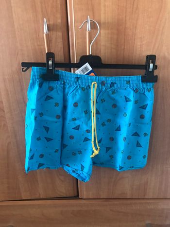 Short neuf taille 40