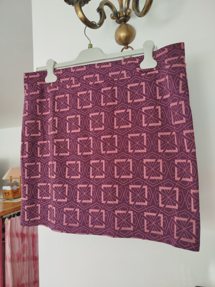 Jolie jupe courte Neuve ! Taille 46/48 - photo numéro 2