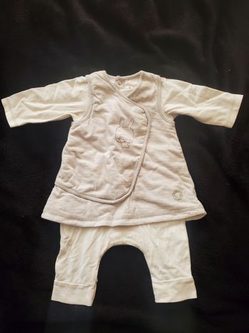 Combinaison grise et blanche