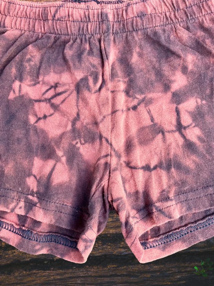 Upcycling - Short bébé psychédélique tie and dye - photo numéro 2