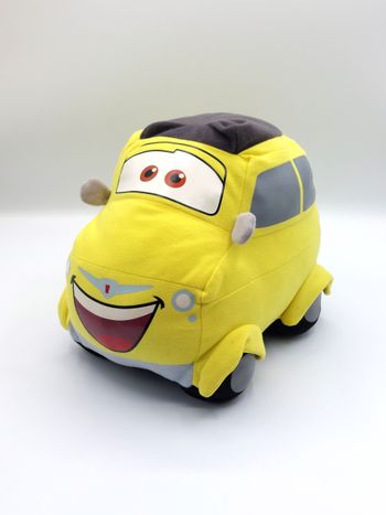 Peluche Cars Luigi Fiat jaune Disney Pixar Nicotoy 25 cm gris noir doudou