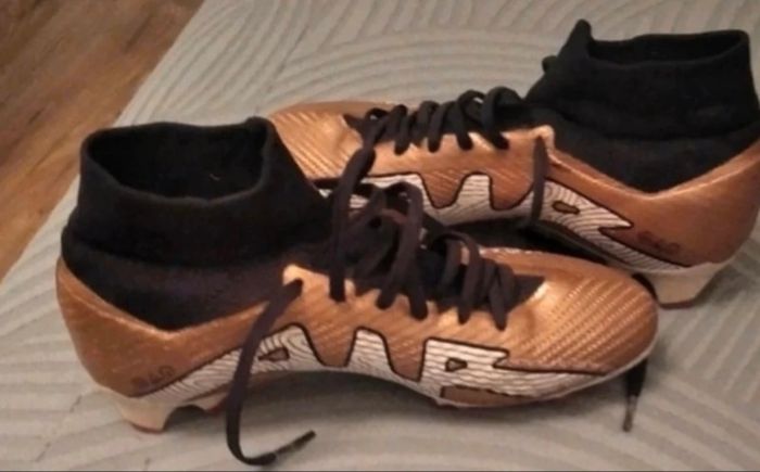 Crampons Nike dorés 36 - photo numéro 4