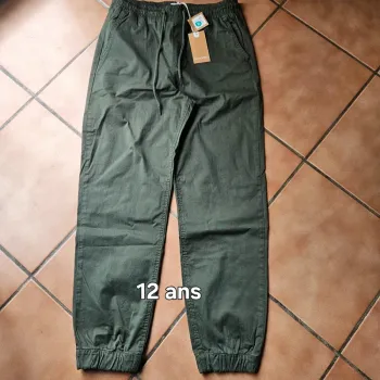 Pantalon vert neuf - 12 ans