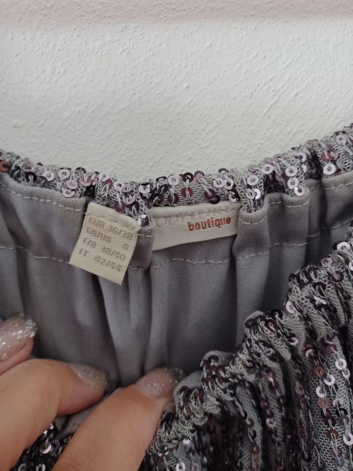 Robe à sequins avec doublure en très bon état couleur argenté taille 36/38 Bodyflirt. - photo numéro 5