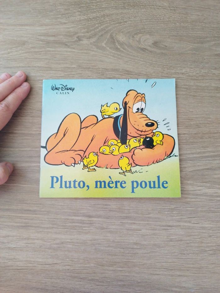 Livre vintage Disney câlin pluto mère poule