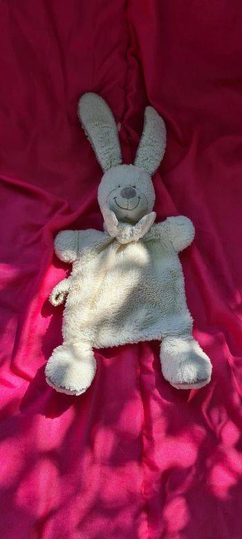 doudou peluche lapin écru / crème avec petit nez gris