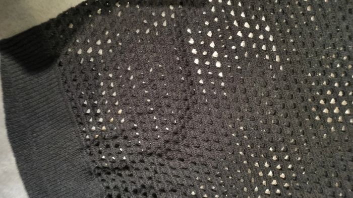 Pull haut tee shirt 3 XL noir ajouré  état neuf HM - photo numéro 6