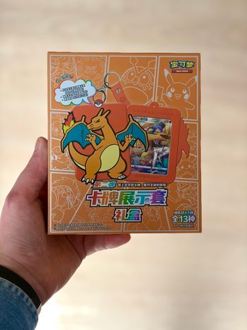 Pokémon - Coffret Card Display Set Gift Box Charizard – Neuf Scellé – Carte Promo Ultra Rare