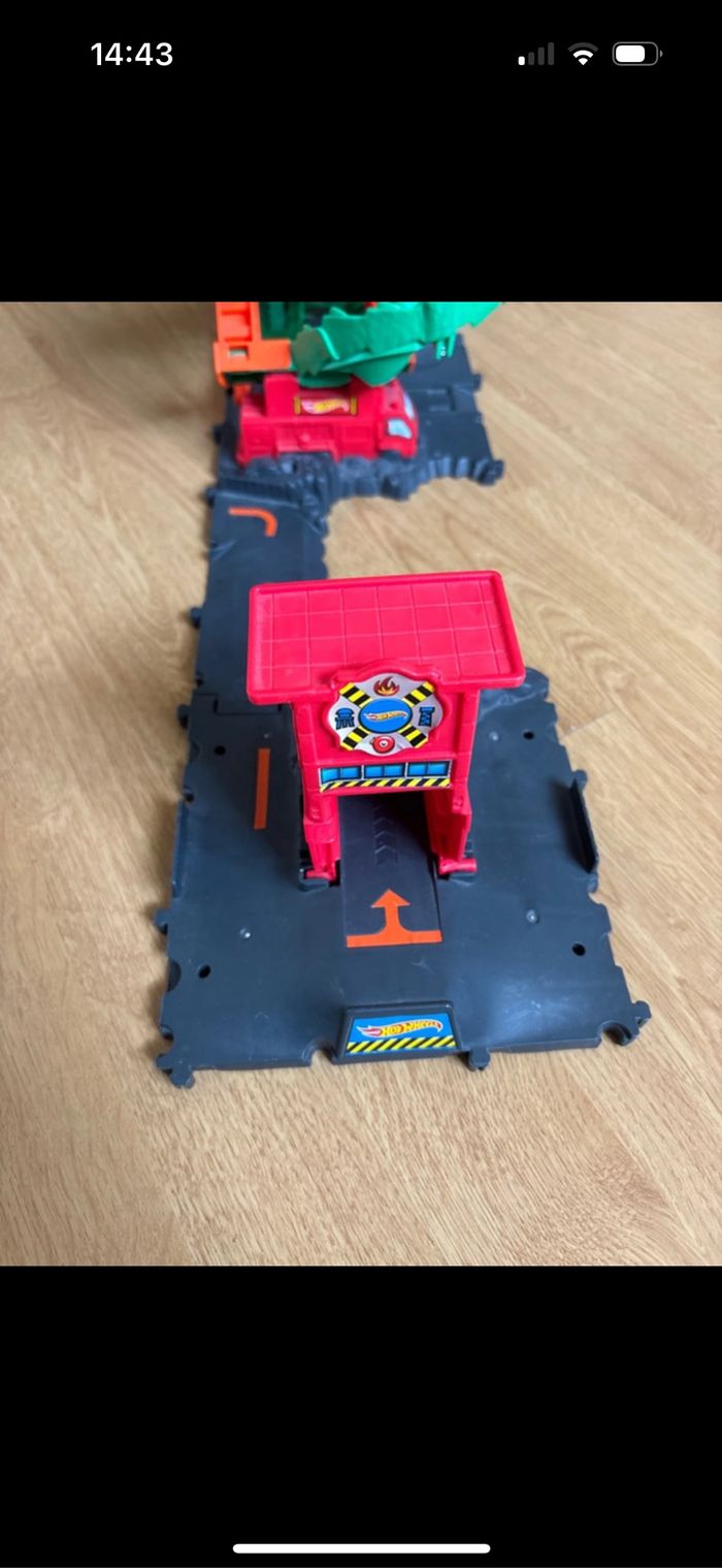 Hot wheels city attaque du dragon de feu - photo numéro 5
