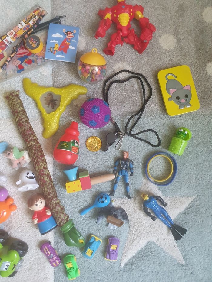 Lot de petits jouets - photo numéro 2
