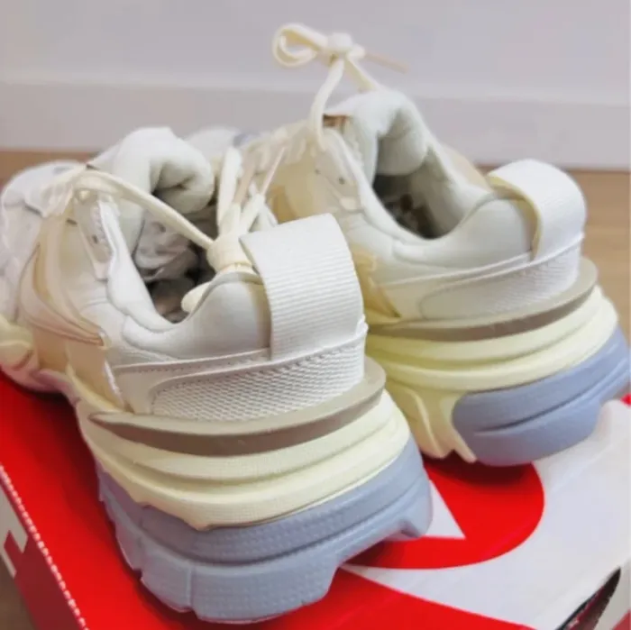 Nike V2k run White Pale Ivory Taille 36.5 - photo numéro 4