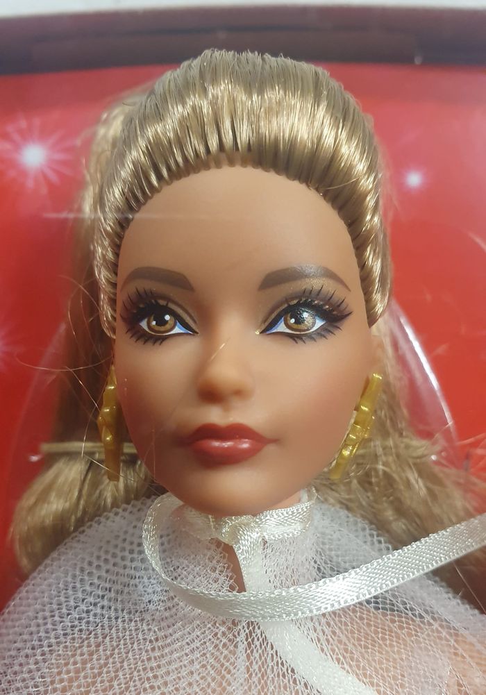 HJX06 Poupée Barbie des fêtes 2023, cadeau collector signature Barbie - photo numéro 6