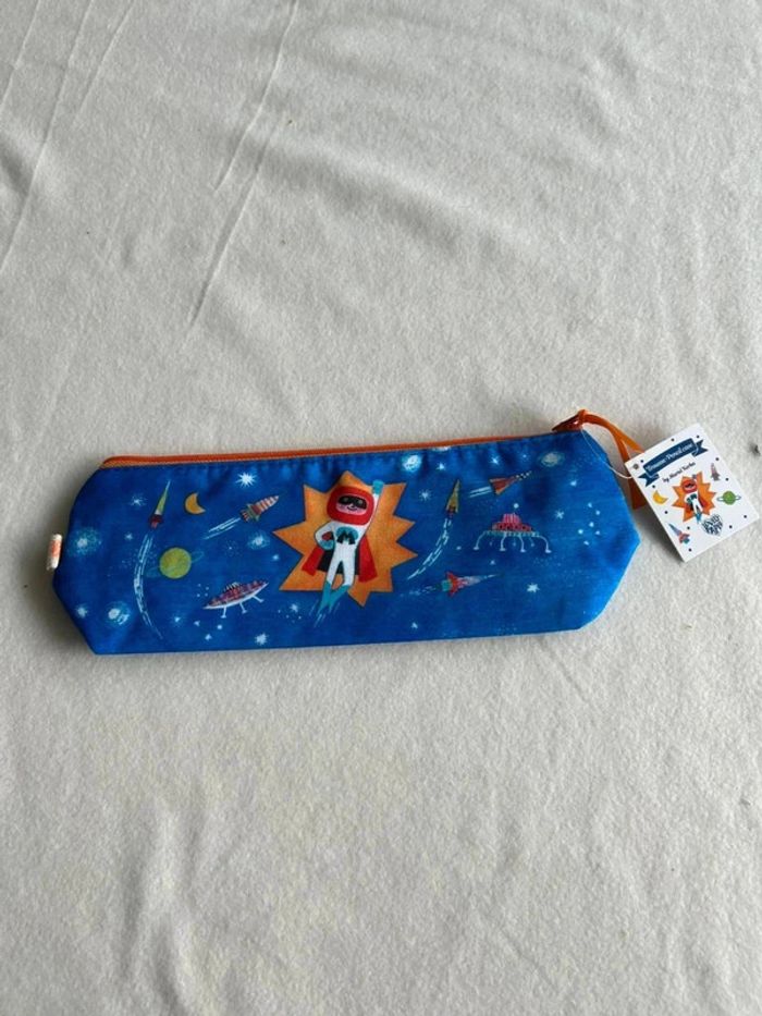 Trousse djeco bleue - photo numéro 2